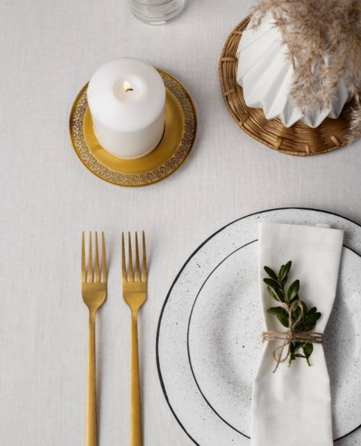 top-view-dining-tables-without-food (7) (1)